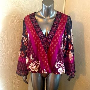 White House Black Market Vneck fully lined blouse